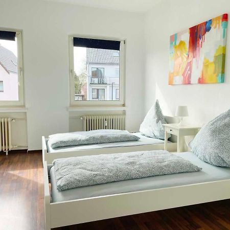 Apartment With 3 Rooms In Hürth Buitenkant foto