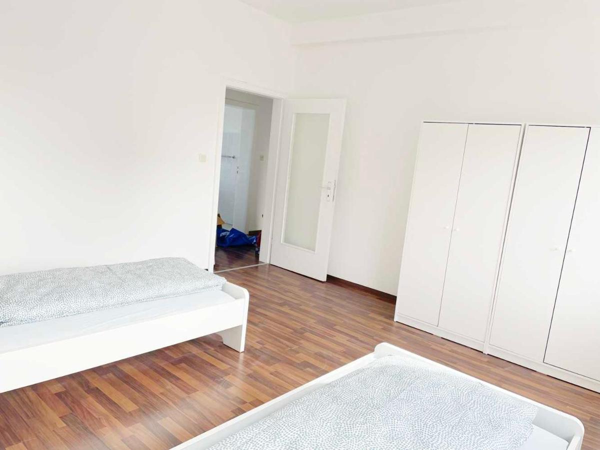 Apartment With 3 Rooms In Hürth Buitenkant foto