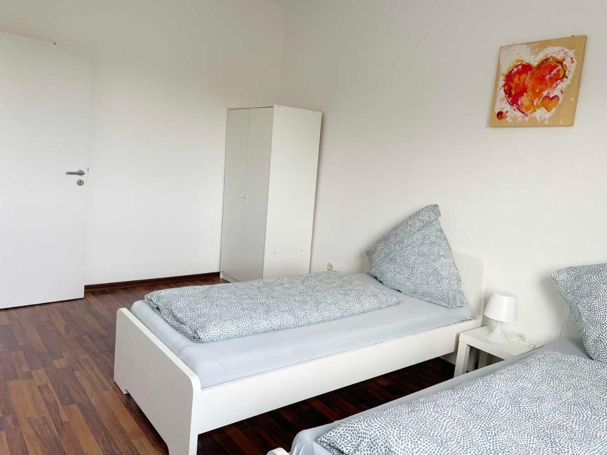 Apartment With 3 Rooms In Hürth Buitenkant foto