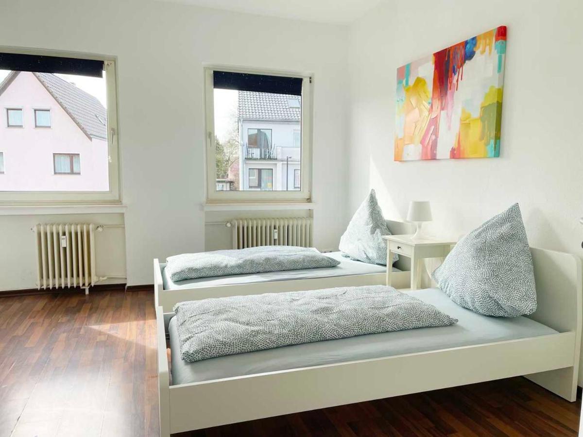 Apartment With 3 Rooms In Hürth Buitenkant foto