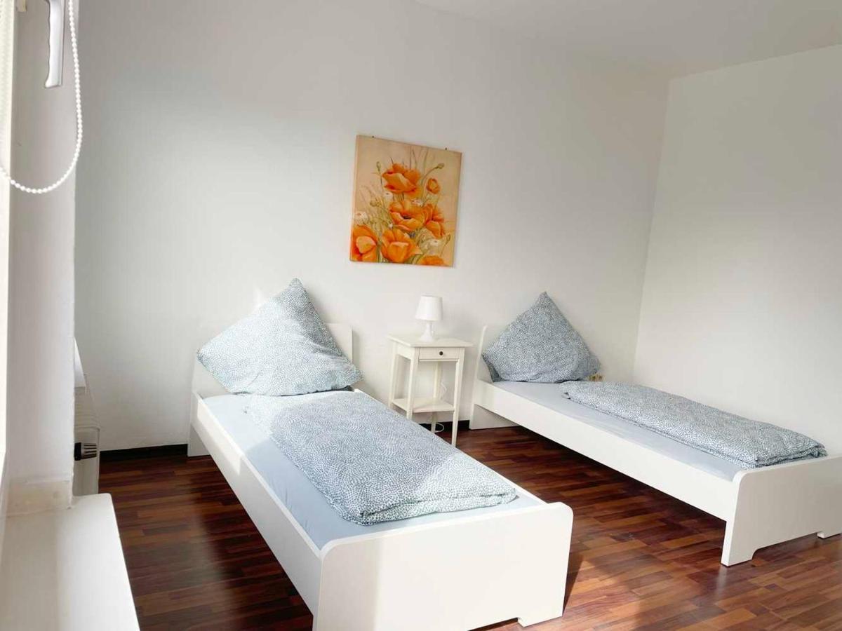 Apartment With 3 Rooms In Hürth Buitenkant foto